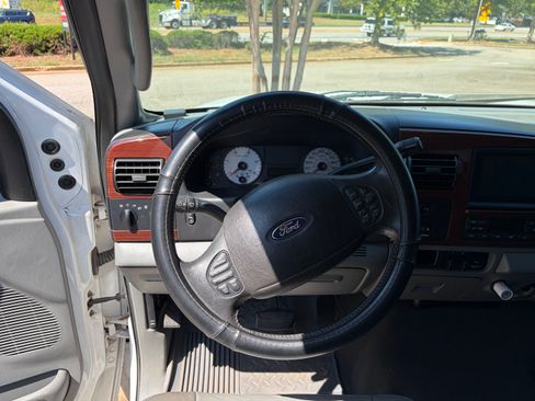 Used 2007 Ford F250 Lariat RWD image 16