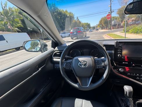 Used 2022 Toyota Camry SE FWD image 19