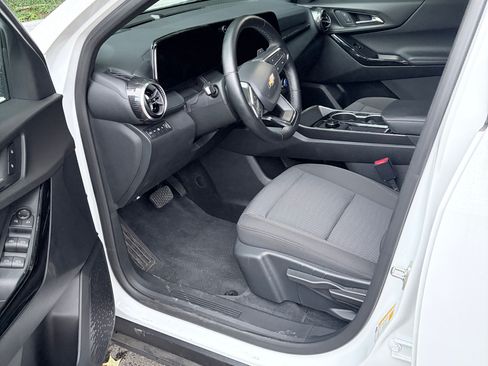 Used 2026 Chevrolet Equinox LT AWD/4WD image 9