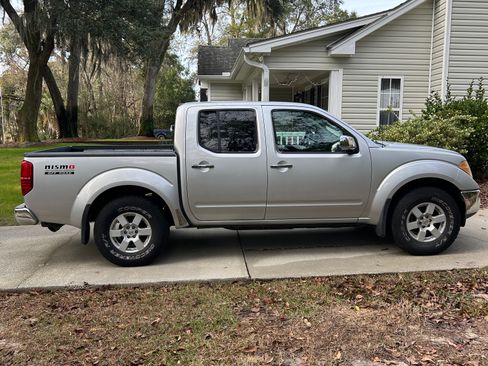 Used 2005 Nissan Frontier NISMO w/ (J01) Sunroof Pkg image 2