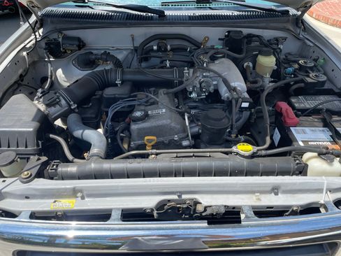 Used 2000 Toyota Tacoma 4x4 Regular Cab w/ Value Edition Plus Pkg image 12