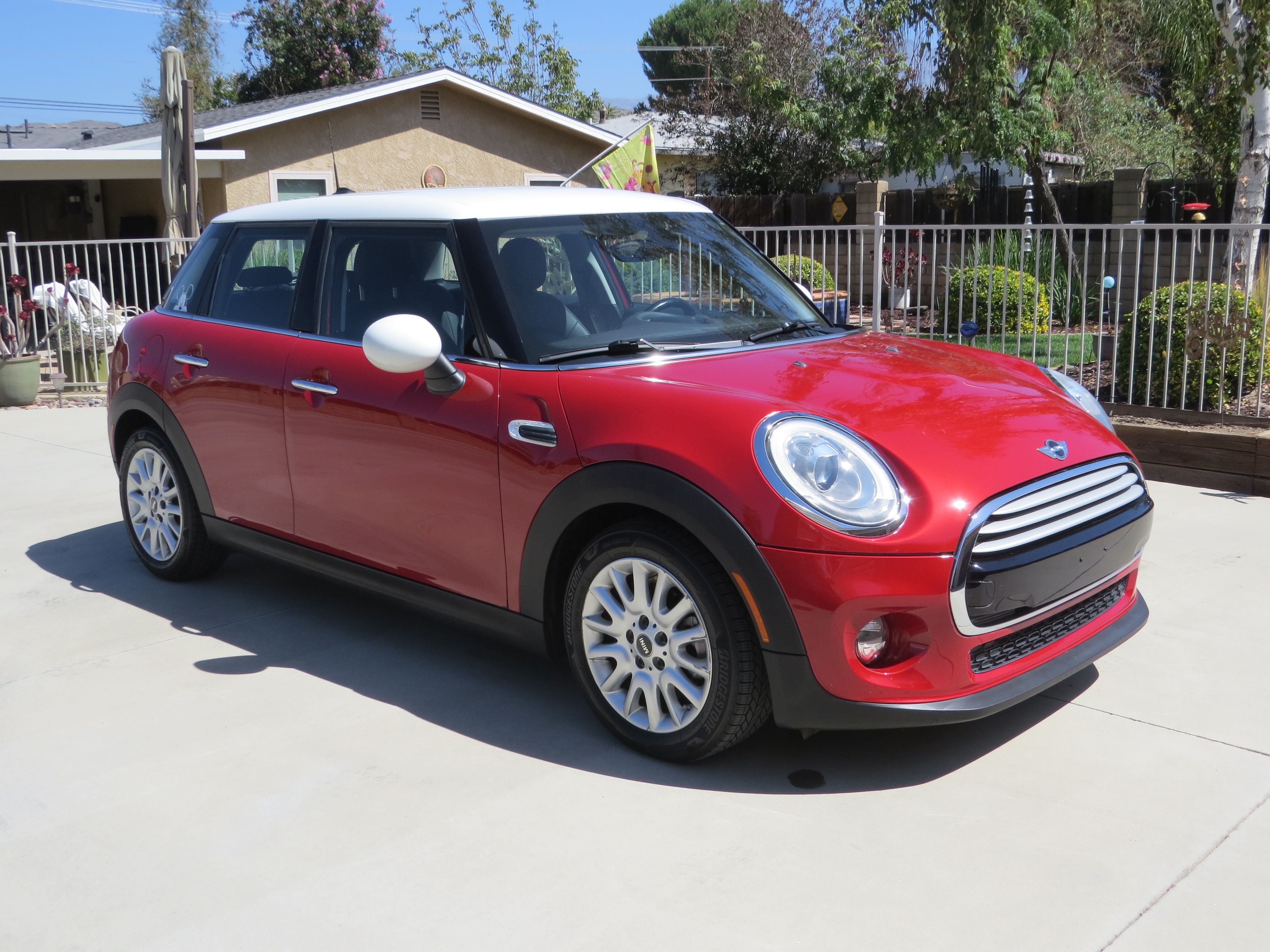Used 2015 MINI Cooper 4-Door Hardtop FWD image 2