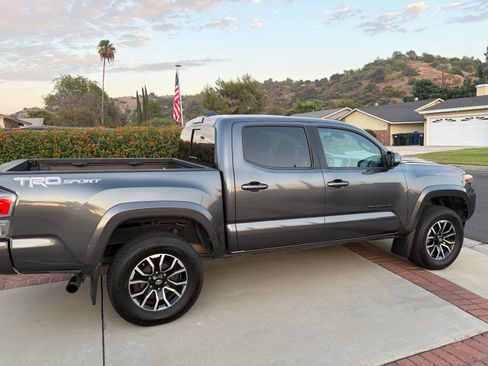 Used 2021 Toyota Tacoma TRD Sport w/ Technology Package RWD image 15