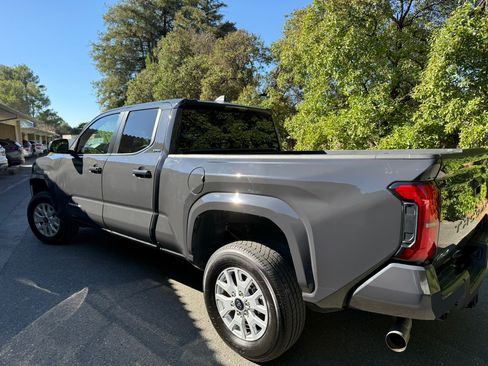 Used 2024 Toyota Tacoma SR5 AWD/4WD image 6