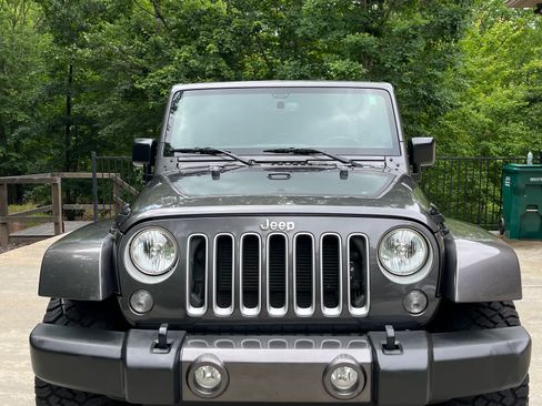 Used 2016 Jeep Wrangler Unlimited Sahara AWD/4WD image 2