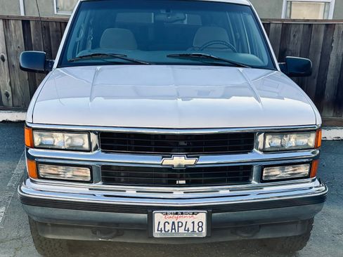 Used 1999 Chevrolet Suburban 4WD w/ Preferred Equipment Group 2 image 5