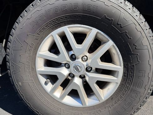 Used 2015 Nissan Frontier SV w/ SV Value Truck Package image 12