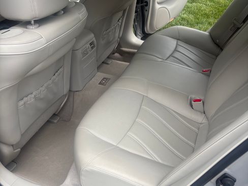 Used 2012 INFINITI M37 w/ Deluxe Touring Pkg RWD image 2