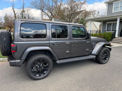 Used 2020 Jeep Wrangler Unlimited Sahara image 4