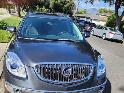 Used 2011 Buick Enclave CXL image 4