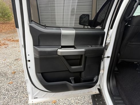 Used 2016 Ford F150 XLT w/ Equipment Group 302A Luxury image 10