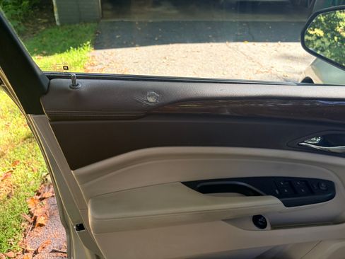 Used 2013 Cadillac SRX Luxury w/ Driver Awareness Package FWD image 27