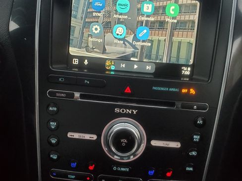 Used 2018 Ford Explorer Limited image 16