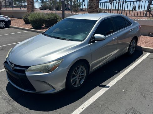Used 2015 Toyota Camry SE FWD image 4