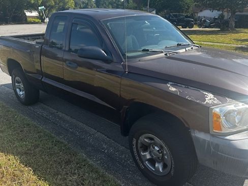 Used 2005 Dodge Dakota ST image 4
