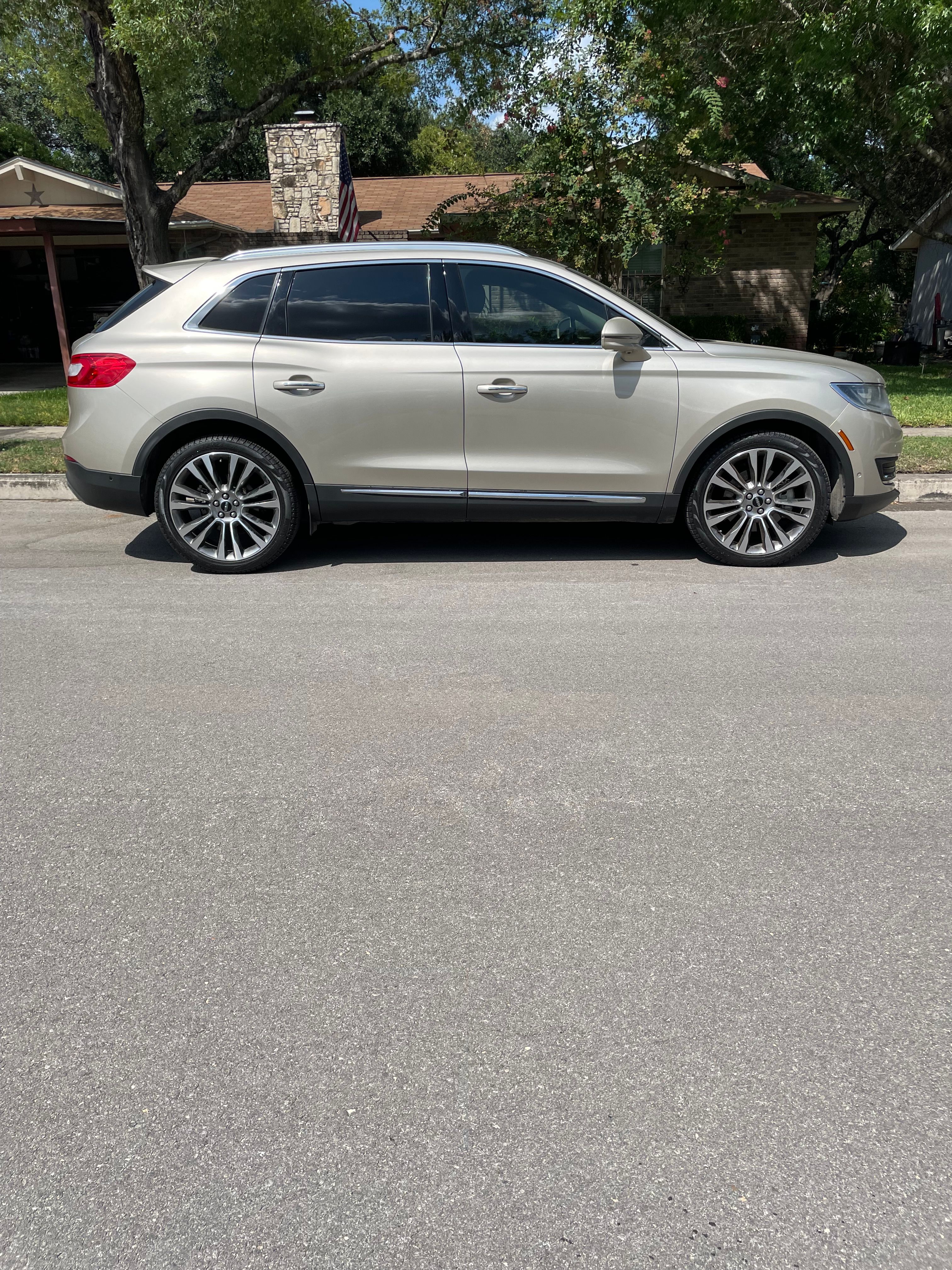 Used 2017 Lincoln MKX Reserve FWD image 21