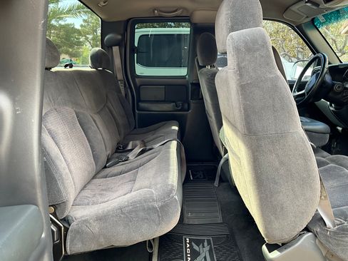 Used 2001 Chevrolet Silverado 1500 LS w/ Firm Ride Suspension Pkg image 11