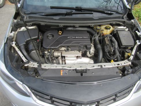 Used 2017 Chevrolet Cruze Premier w/ RS Package image 17