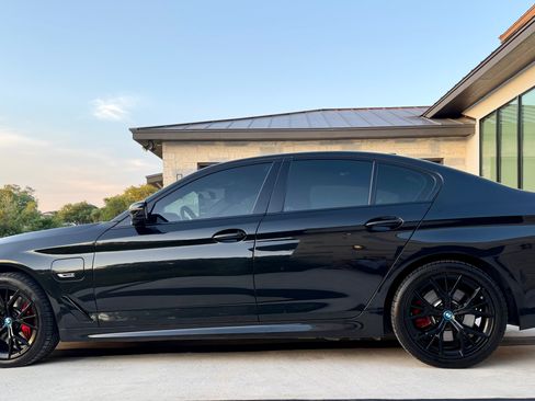 Used 2023 BMW 530e w/ M Sport Package RWD image 5