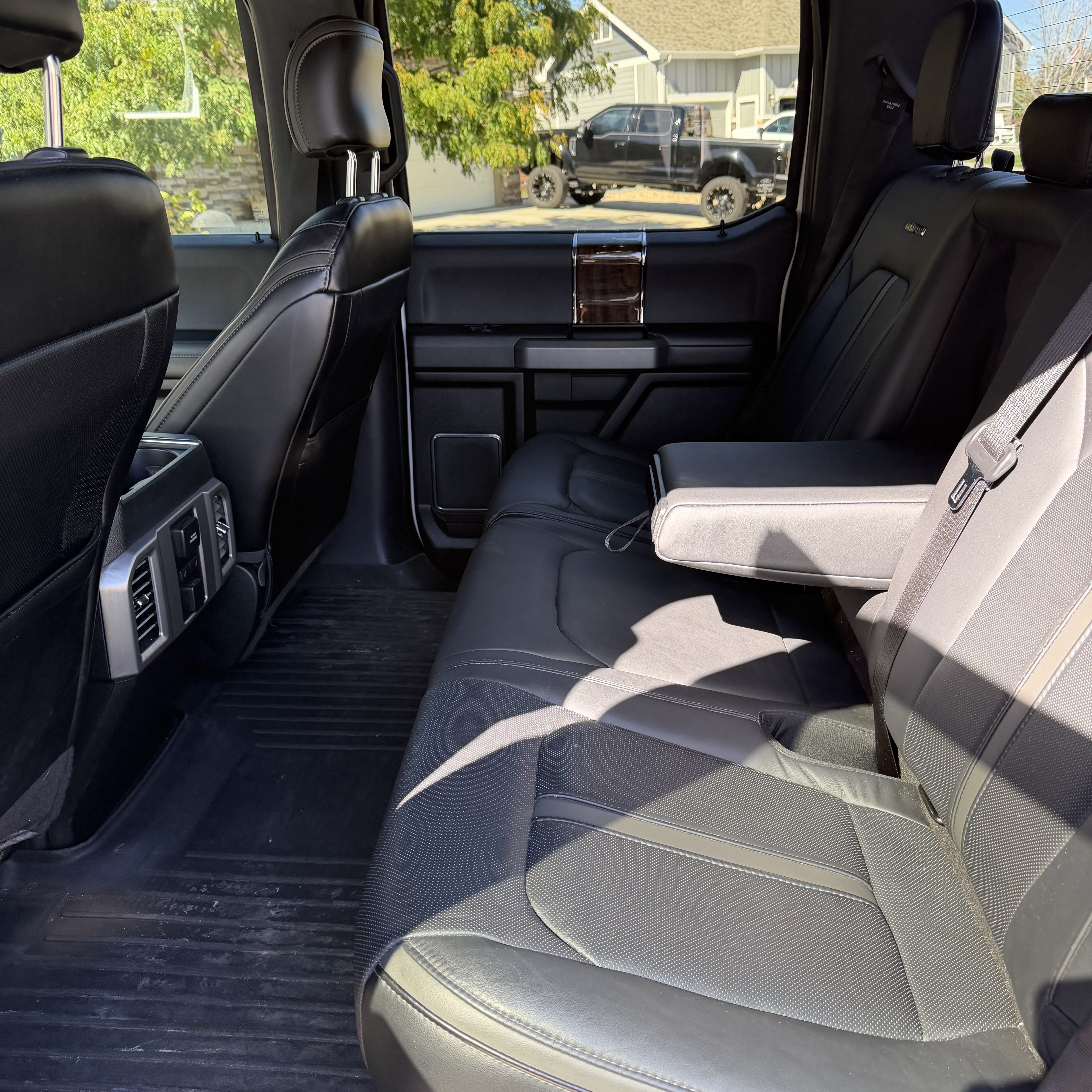 Used 2015 Ford F150 Platinum w/ Equipment Group 701A Luxury AWD/4WD image 12