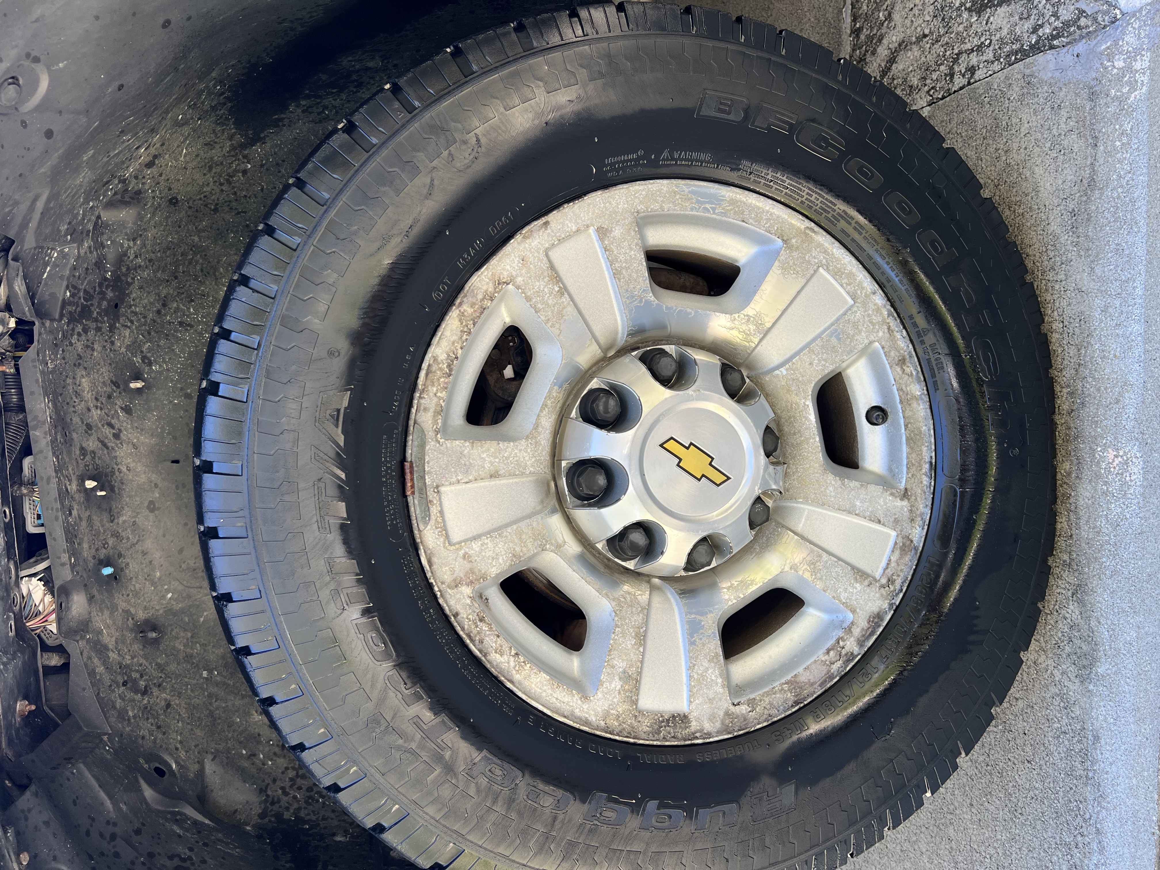 Used 2009 Chevrolet Suburban 2500 LT AWD/4WD image 20