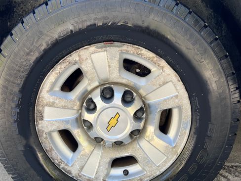 Used 2009 Chevrolet Suburban 2500 LT AWD/4WD image 20