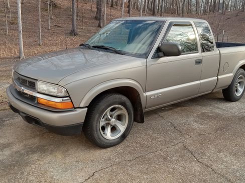 Used 2003 Chevrolet S10 Pickup LS image 1