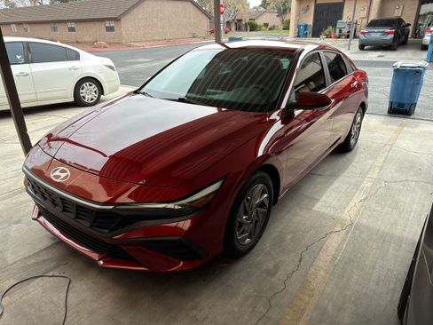 Used 2024 Hyundai Elantra SEL image 1