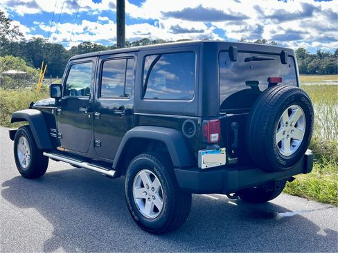 Used 2013 Jeep Wrangler Unlimited Sport image 13