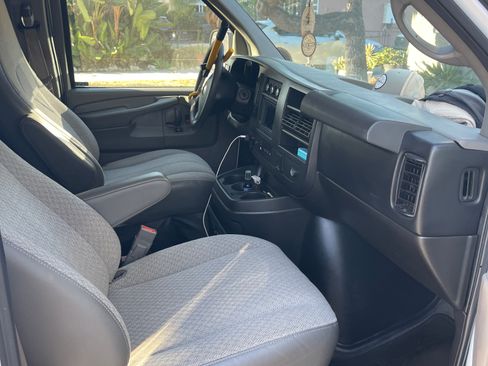 Used 2015 Chevrolet Express 3500 LT w/ LT Preferred Equipment Group RWD image 5