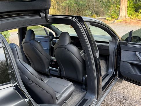 Used 2022 Tesla Model X Plaid image 24