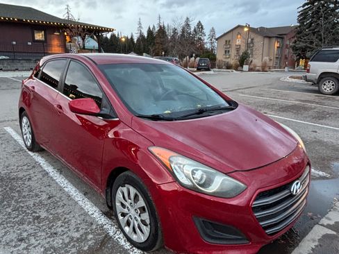 Used 2016 Hyundai Elantra GT image 1