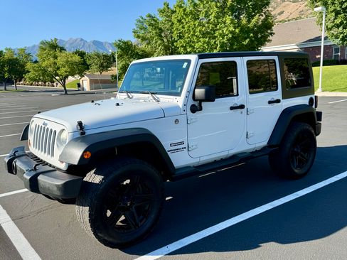 Used 2013 Jeep Wrangler Unlimited Sport AWD/4WD image 9