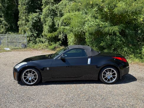 Used 2007 Nissan 350Z Touring image 2