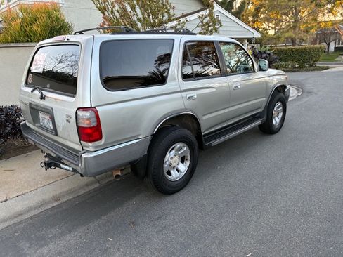 Used 1999 Toyota 4Runner SR5 image 2