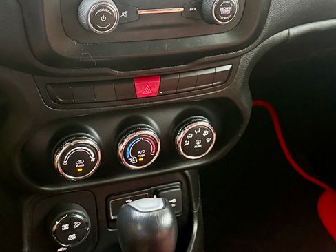 Used 2015 Jeep Renegade Trailhawk w/ Safety & Security Group I image 11