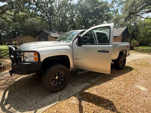 Used 2011 Chevrolet Silverado 2500 LT w/ Interior Plus Package image 6