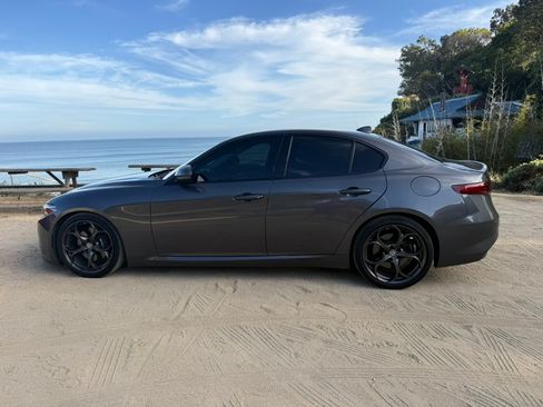 Used 2018 Alfa Romeo Giulia Ti Sport w/ Quick Order Package 22U Sport RWD image 1