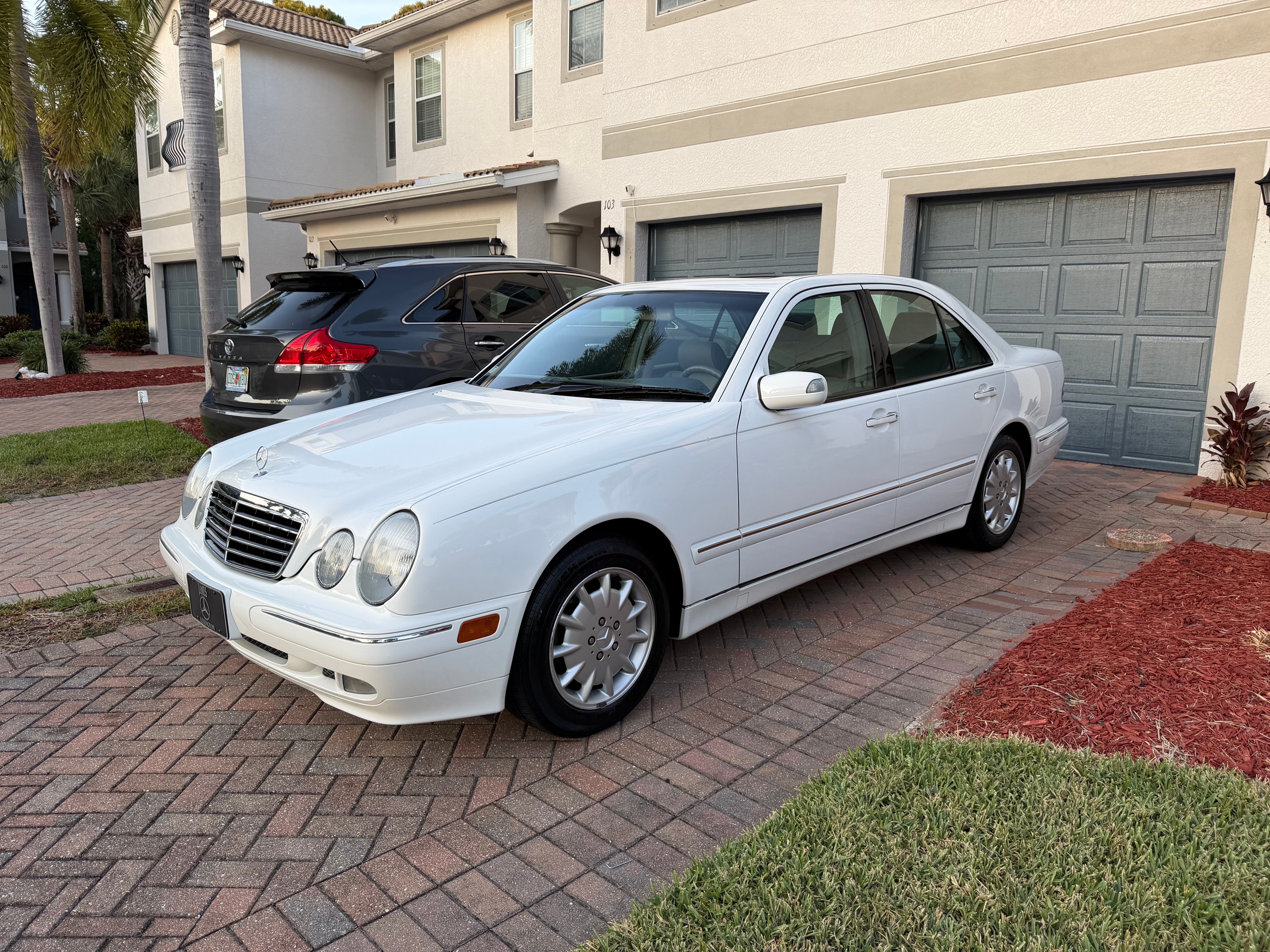 Used 2000 Mercedes-Benz E 320 Sedan image 1