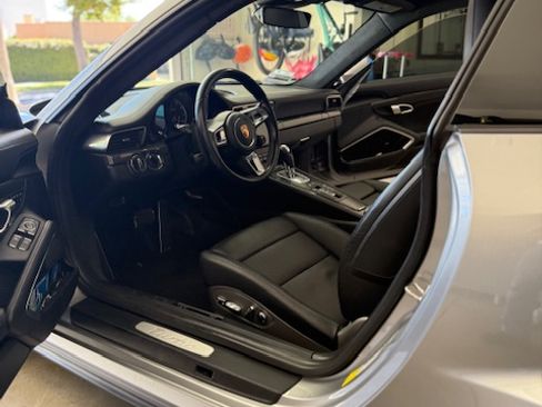 Used 2018 Porsche 911 Turbo image 11