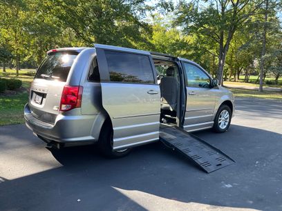 Used 2014 Dodge Grand Caravan SXT w/ UConnect Hands-Free Group