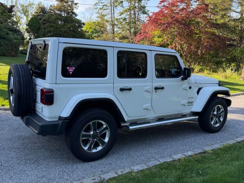 Used 2020 Jeep Wrangler Unlimited Sahara AWD/4WD image 4