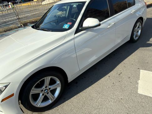 Used 2015 BMW 320i xDrive Sedan AWD/4WD image 4