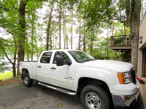 Used 2009 GMC Sierra 2500 SLE w/ SLE Preferred Package AWD/4WD image 4