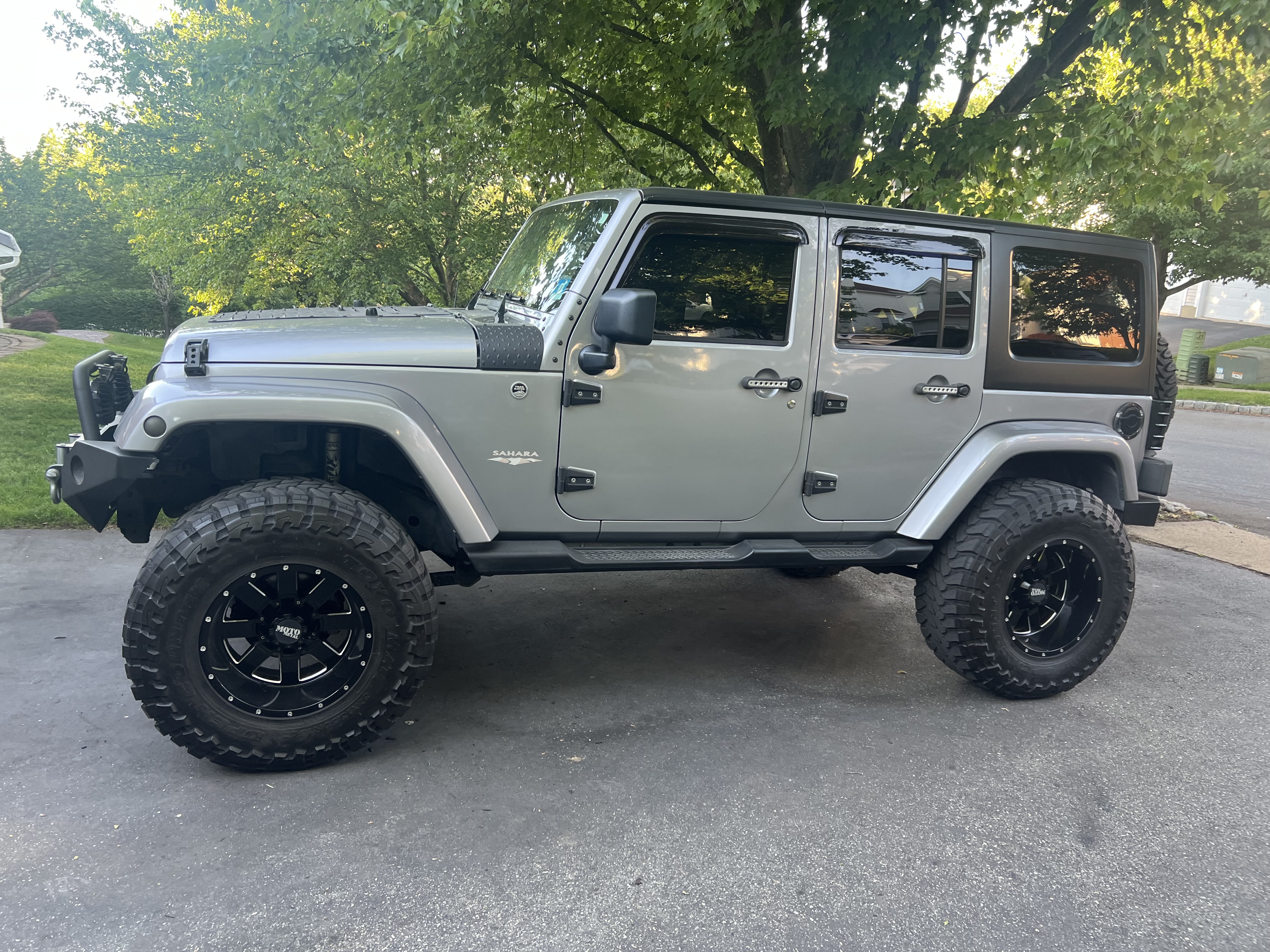 Used 2013 Jeep Wrangler Unlimited Sahara w/ Dual Top Group AWD/4WD image 5