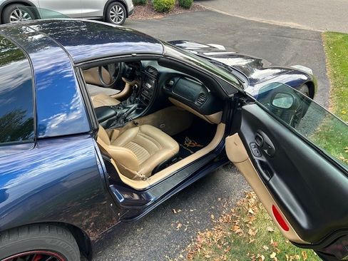 Used 2000 Chevrolet Corvette Coupe w/ Roof Pkg image 4