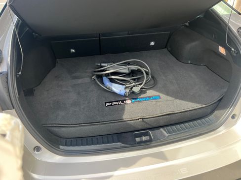 Used 2017 Toyota Prius Prime Premium w/ Preferred Accessory Package image 6