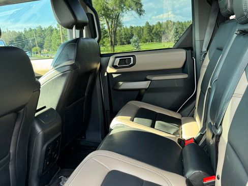 Used 2023 Ford Bronco Wildtrak image 14