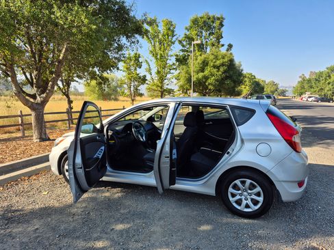 Used 2013 Hyundai Accent GS FWD image 4