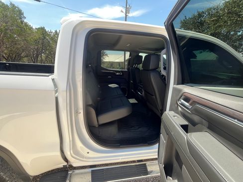 Used 2024 GMC Sierra 1500 SLT image 12